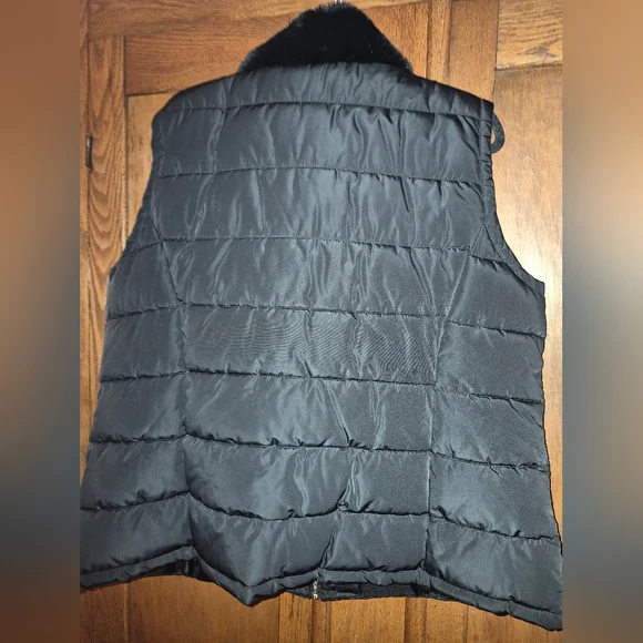 Calvin Klein Black Puffer Vest with Faux Fur Collar Size 2X, Zip Vest, LIKE NEW - Picture 2 of 5